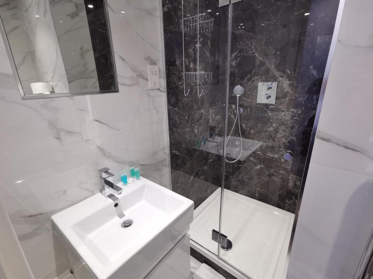 City Prime Apartments ロンドン エクステリア 写真 A shower cubicle