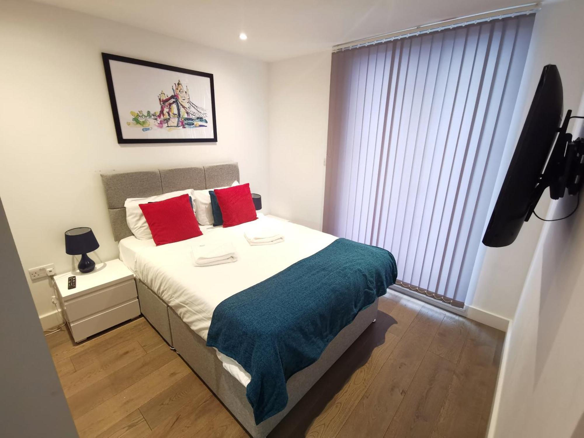 City Prime Apartments ロンドン エクステリア 写真 A bedroom in a serviced apartment in London