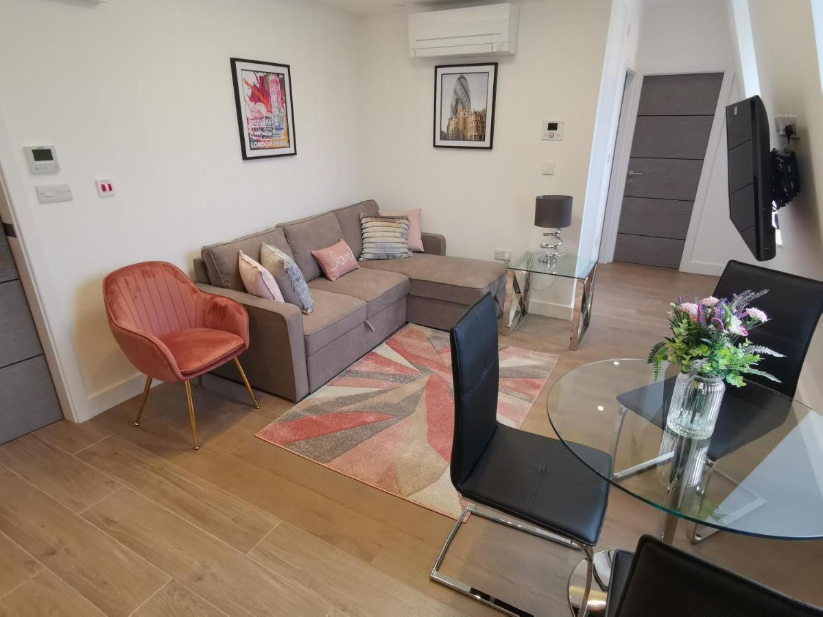 City Prime Apartments ロンドン エクステリア 写真 A living room in a serviced apartment in London