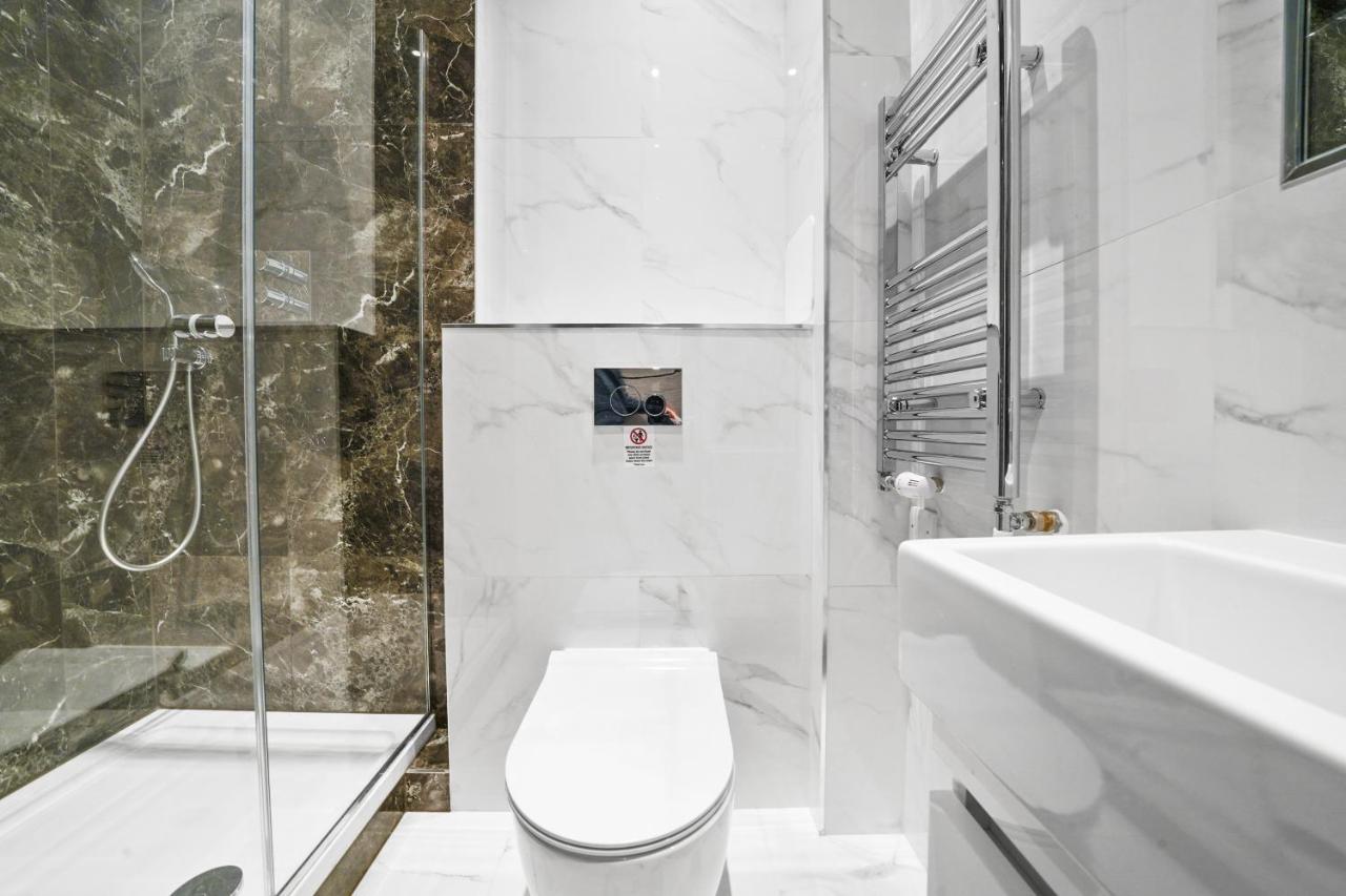 City Prime Apartments ロンドン エクステリア 写真 A modern bathroom