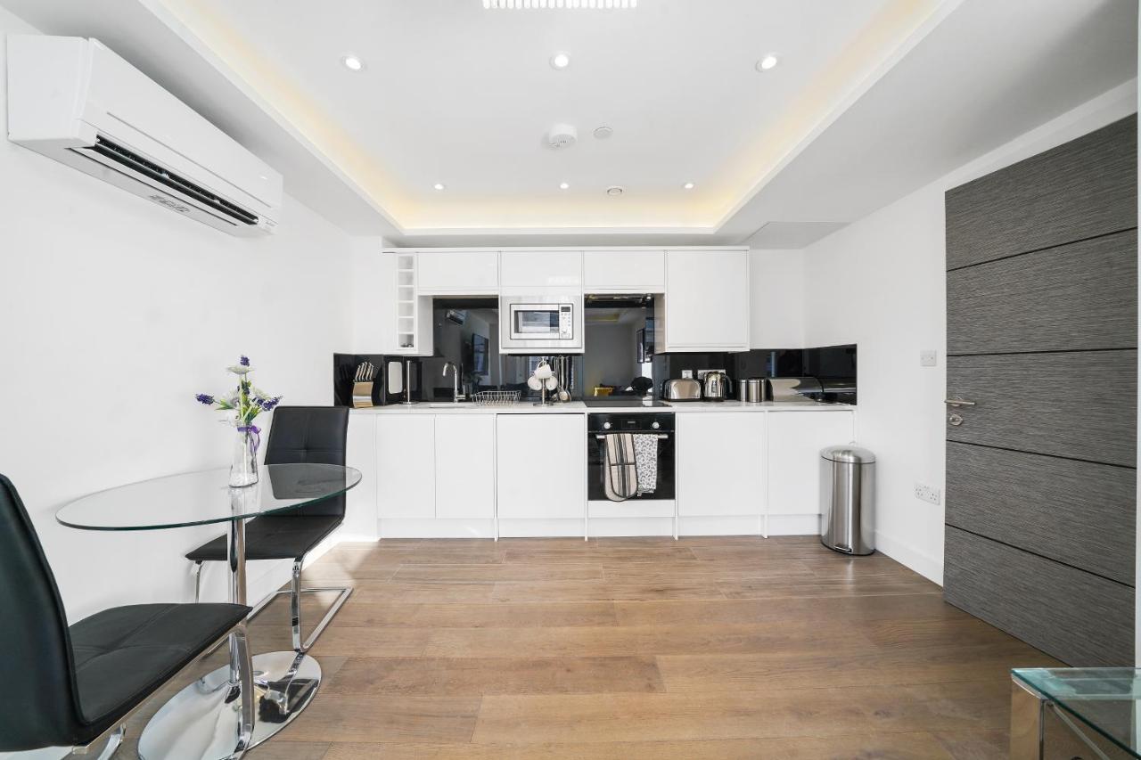 City Prime Apartments ロンドン エクステリア 写真 A kitchen in a serviced apartment in London