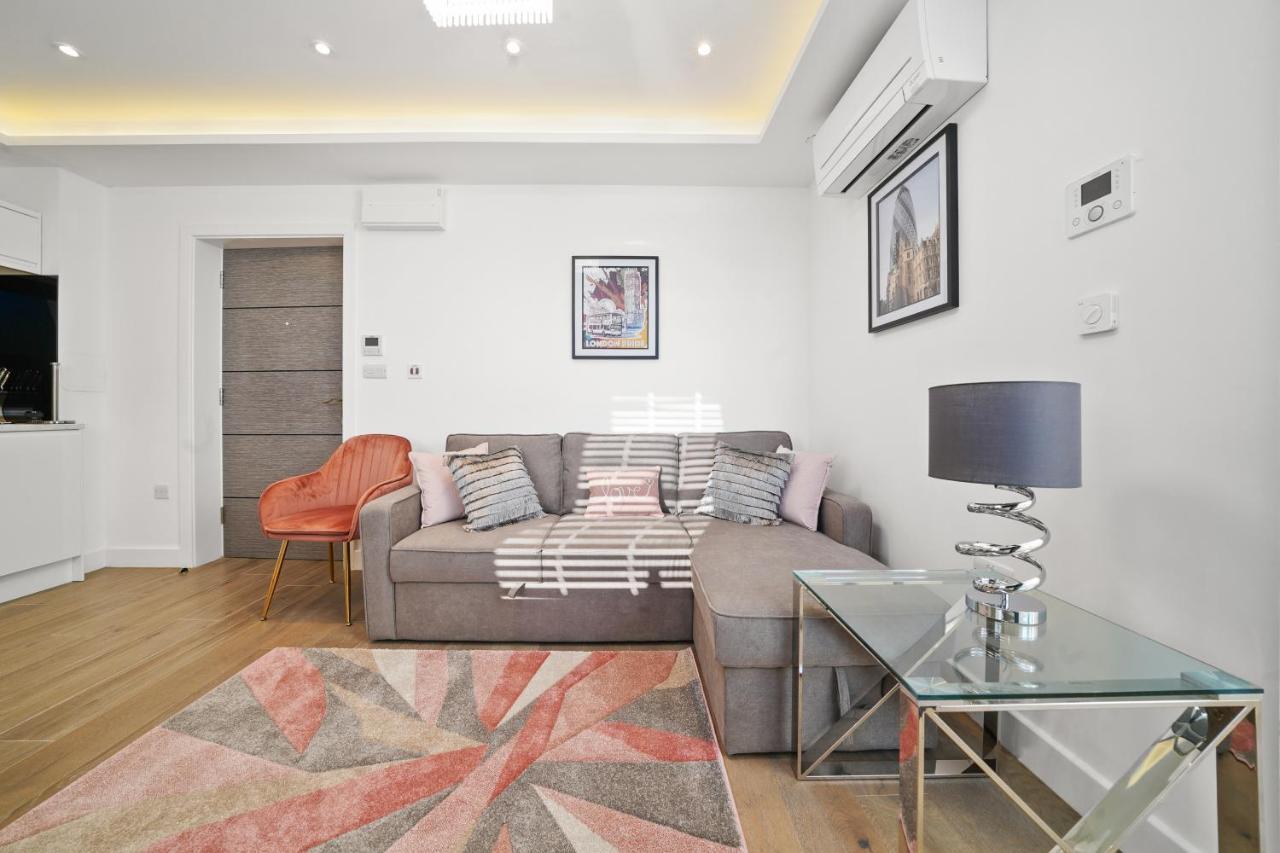 City Prime Apartments ロンドン エクステリア 写真 A living room in a serviced apartment in London